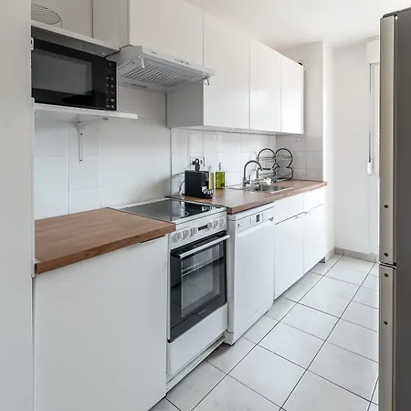 2 Bedroomed Le Crystal Apartman Montévrain