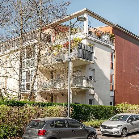 2 Bedroomed Le Crystal *