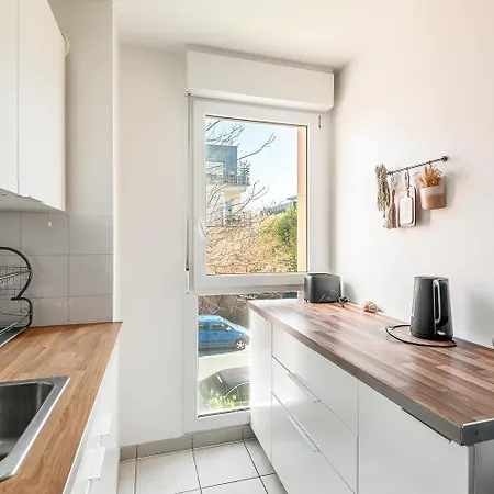2 Bedroomed Le Crystal Apartman Montévrain