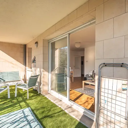 Apartment 2 Bedroomed Le Crystal *