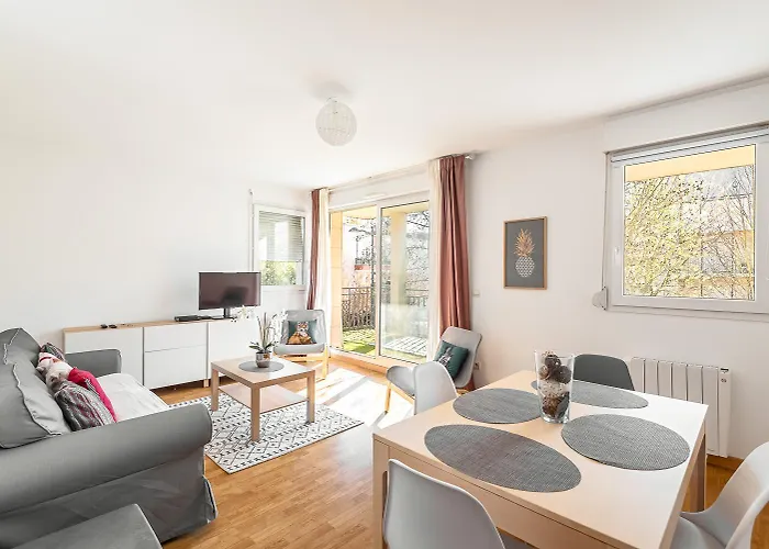 2 Bedroomed Le Crystal Apartmán *